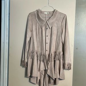 Beautiful suede jacket. Taupe color.